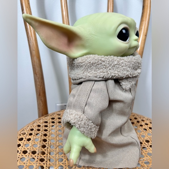 Star Wars Grogu/Baby Yoda plush toy, Collectible squishy doll - Picture 5 of 10